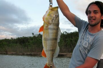 Pesca-en-el-rio-bita-ecoturismo-colombia
