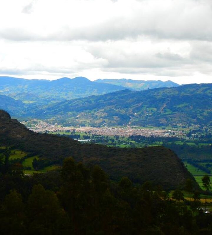 Caminata-ecologica-Cucunuba-Aguas-Calientes-ecoturismo-colombia
