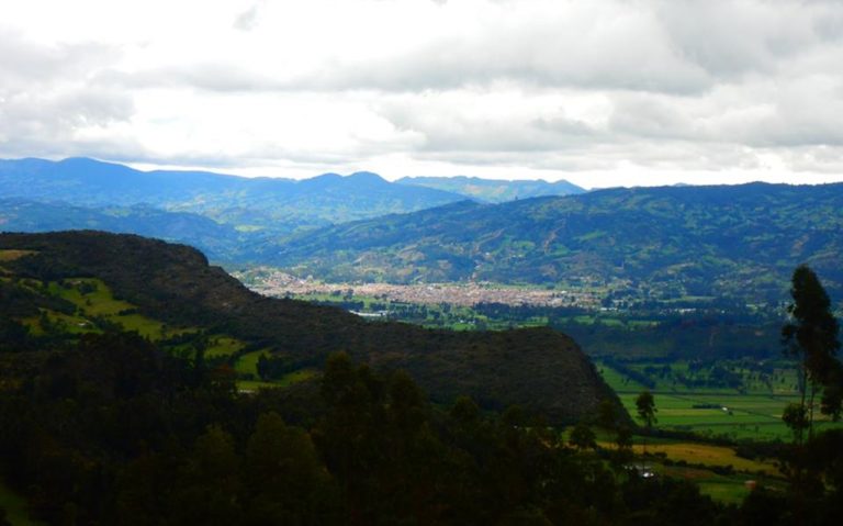 Caminata-ecologica-Cucunuba-Aguas-Calientes-ecoturismo-colombia