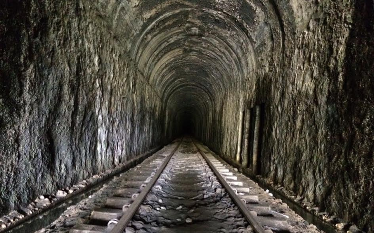 Caminata Túnel de la Quiebra Antioquia | Ecoturismo Colombia