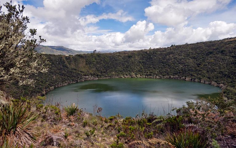 Caminata-Ecologica-Laguna-de-Guatavita-ecoturismo-colombia