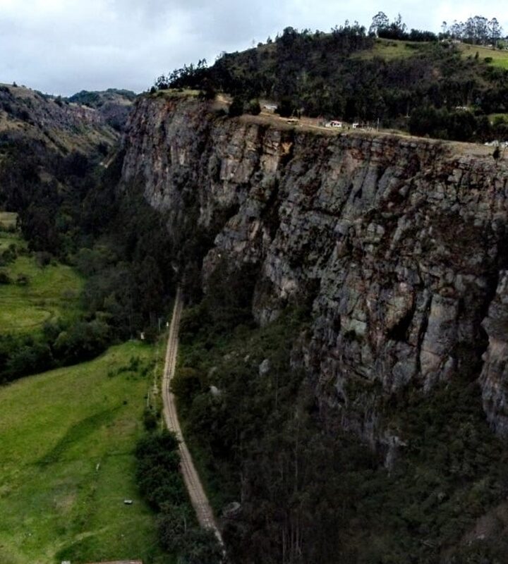 FARALLONES DE SUESCAw