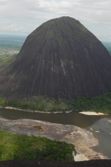 Cerros de Mavecure y Ruta de Humboldt