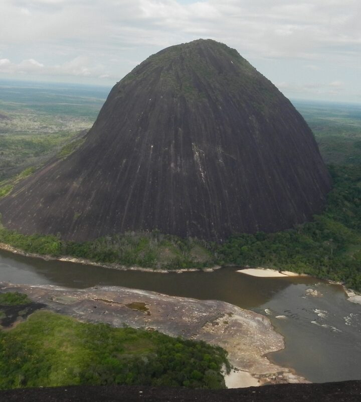 Cerros de Mavecure y Ruta de Humboldt